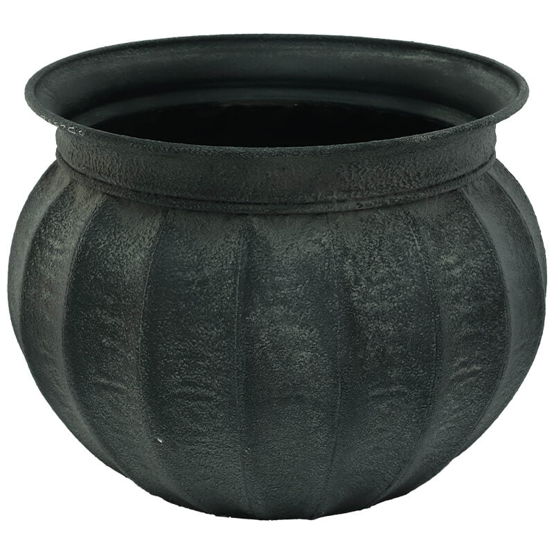 Black Pot (23 x 29 cm)